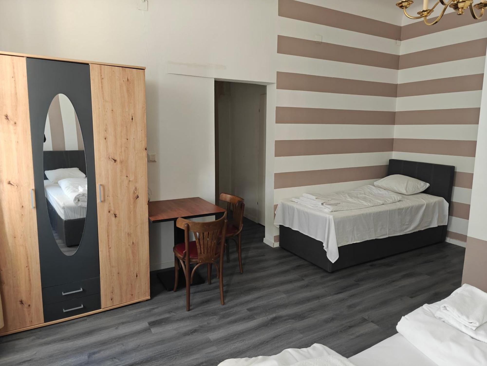 Hotel Viktoria Wien Ngoại thất bức ảnh